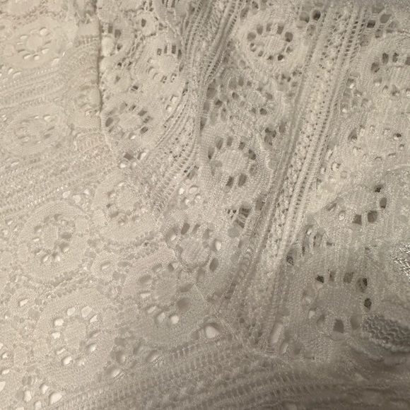 Charter Club. White lace top with liner under lace. Jersey stretch. Small pic - Picture 5 of 5